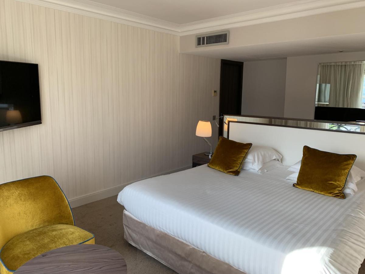 Hotel Le Canberra Cannes Bagian luar foto