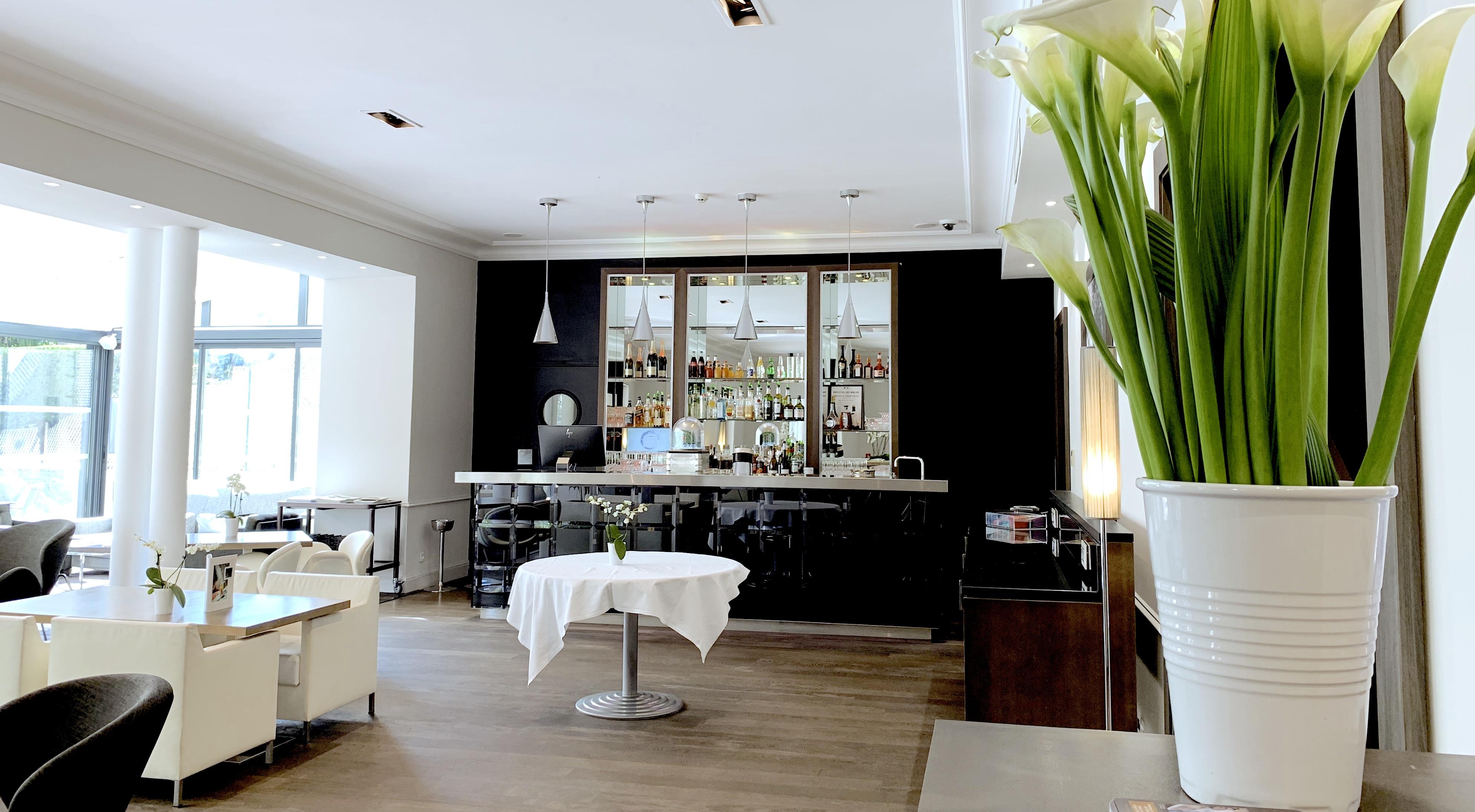 Hotel Le Canberra Cannes Bagian luar foto