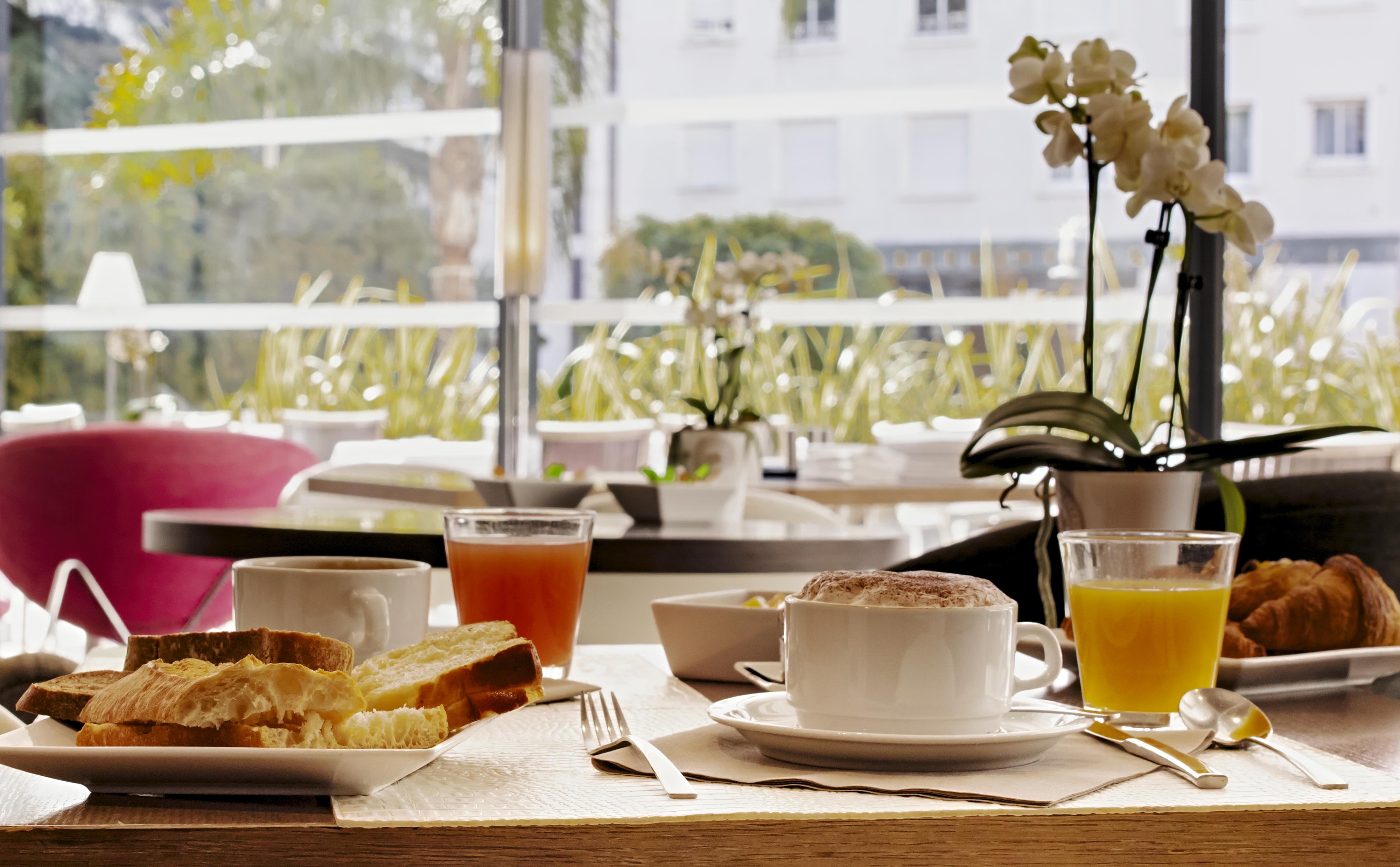 Hotel Le Canberra Cannes Bagian luar foto