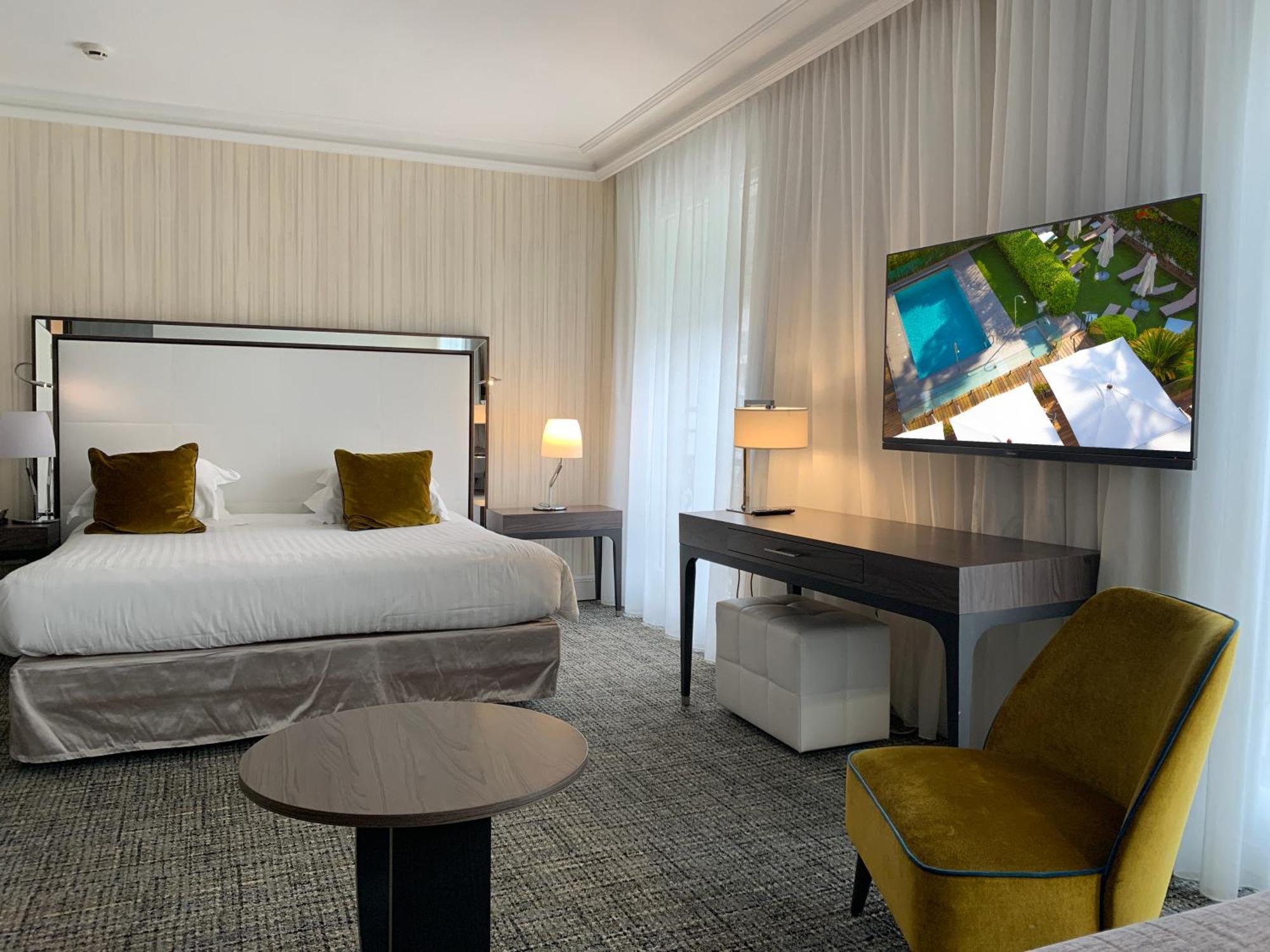 Hotel Le Canberra Cannes Bagian luar foto