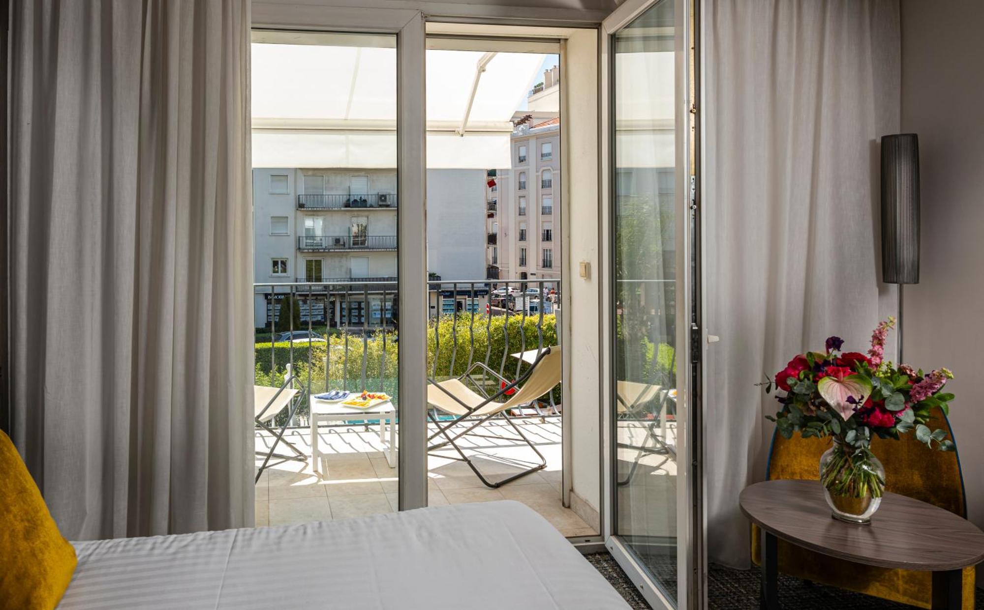 Hotel Le Canberra Cannes Bagian luar foto