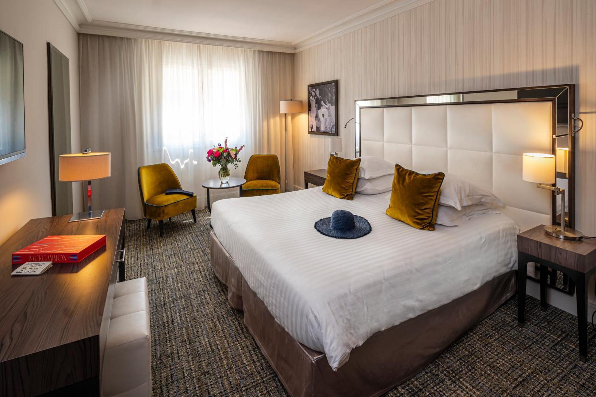 Hotel Le Canberra Cannes Bagian luar foto