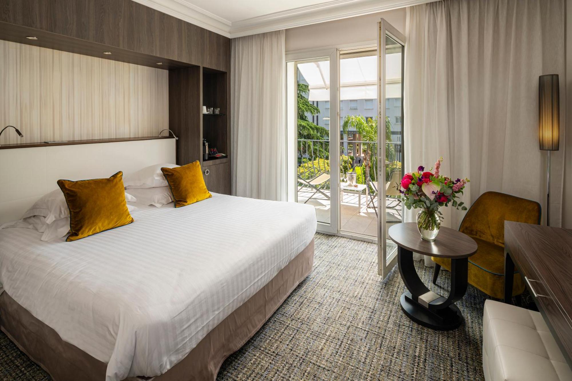 Hotel Le Canberra Cannes Bagian luar foto